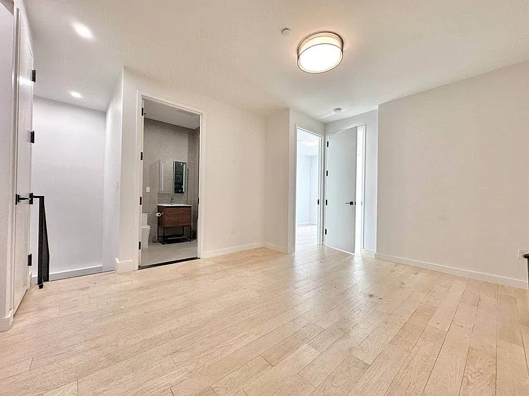 366 Leonard St #1A — Photo 5