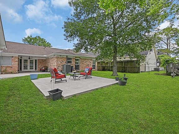 3rd image of 19 Bay Harbor Dr