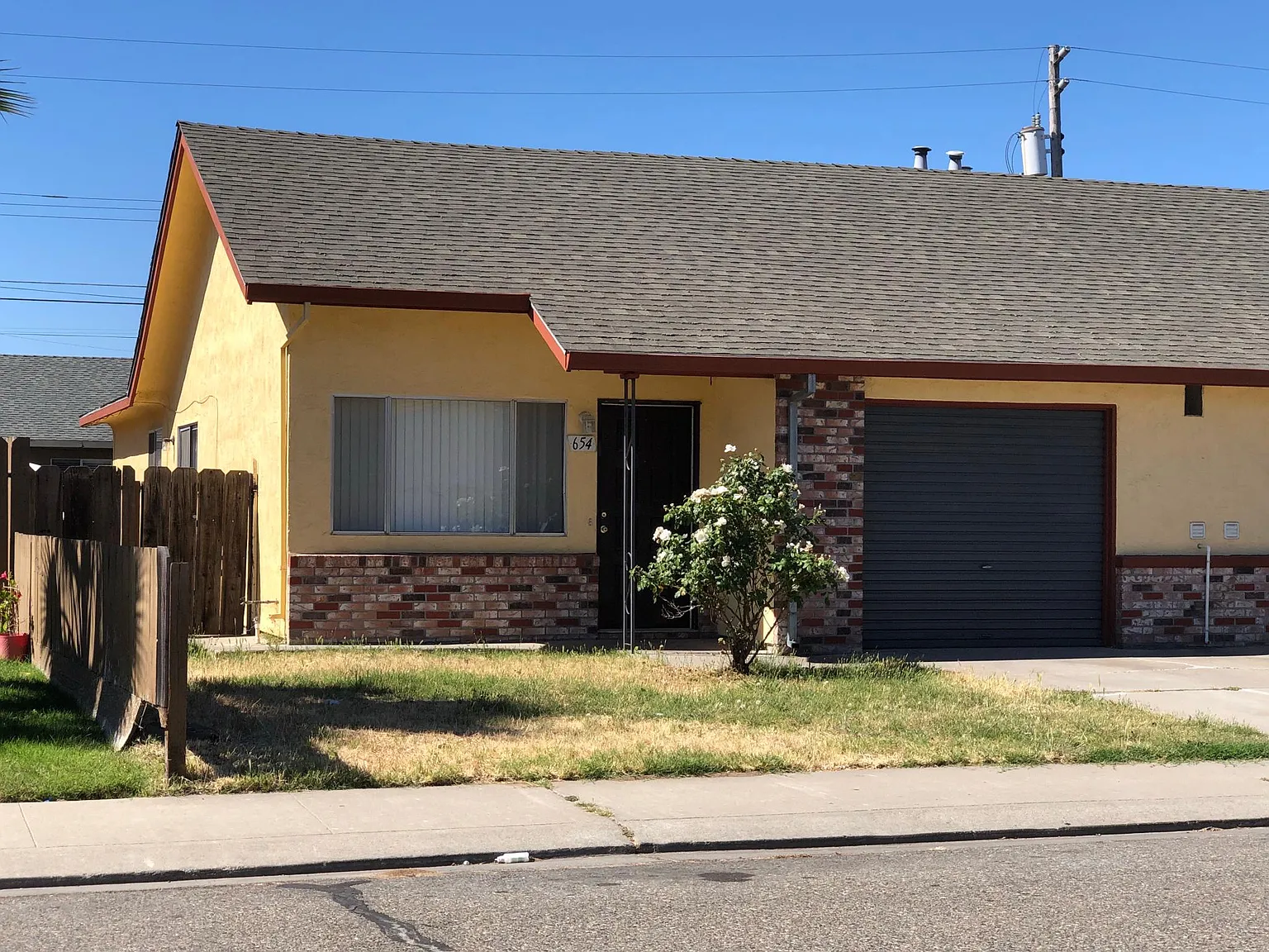 654 Meadowlark Ln — Photo 1