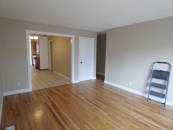 2nd image of 743 Elaine St