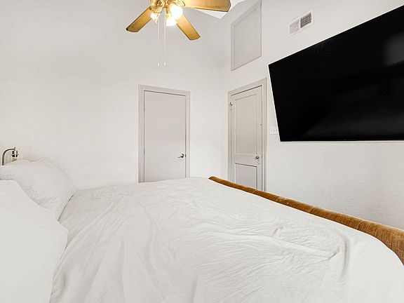 5th image of 541 W 18th St