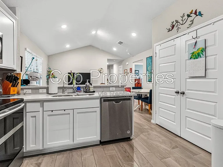 2425 Ayers Dr — Photo 13