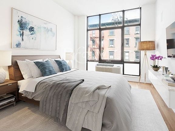 5th image of 130 Grand St #2B
