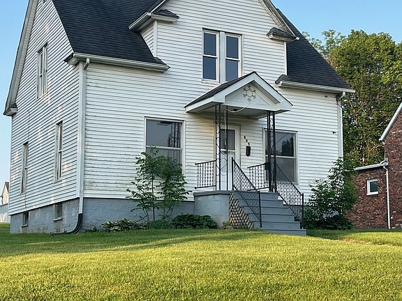 3rd image of 825 Pleasant St