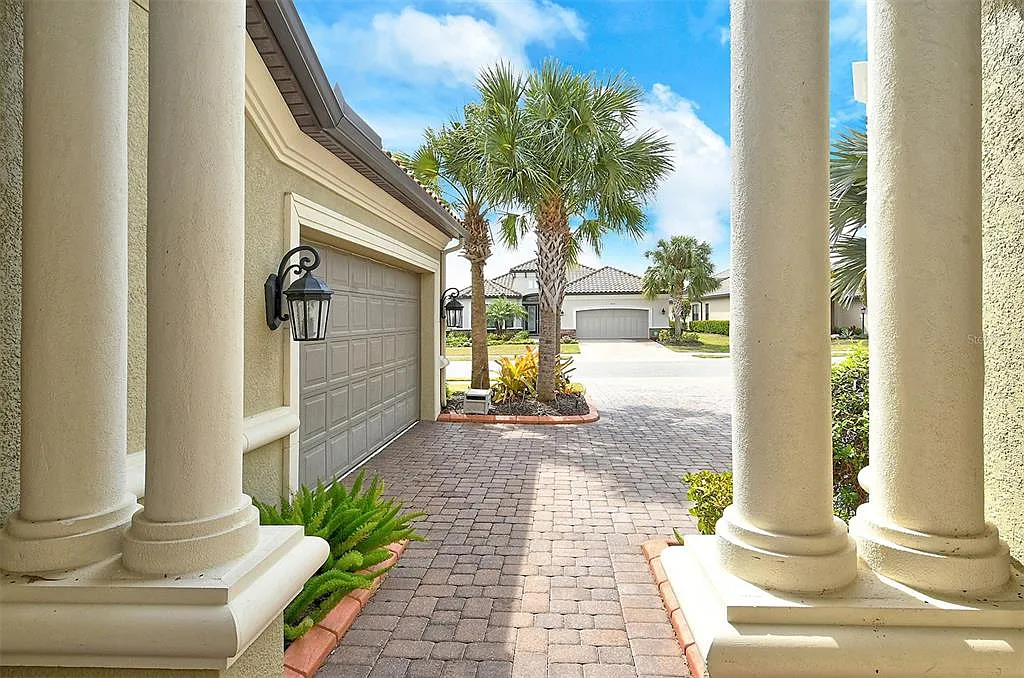 3 bed, 3.5 bath, 2882 sqft, $10,500 — Photo 3