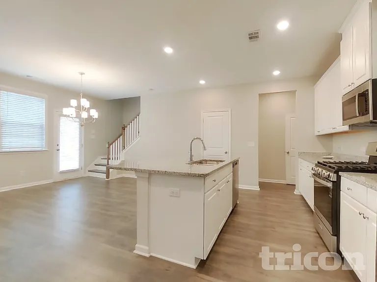 313 Knowles Pl — Photo 5