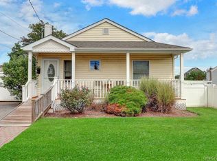 13 Barry Rd, Amityville, NY 11701