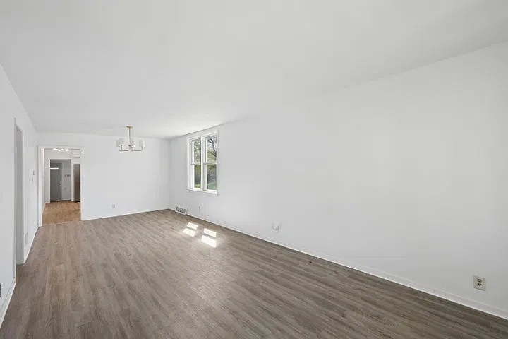 3 bed, 1818 sqft, $1,795 — Photo 2