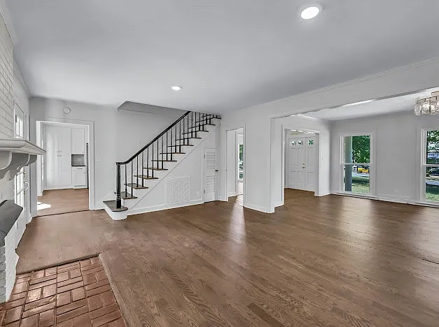 111 Lois Ln — Photo 8