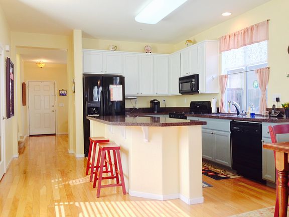 3rd image of 1815 Danbrook Dr