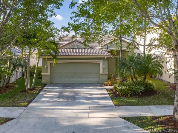 902 Golden Cane Dr, Weston, FL 33326
