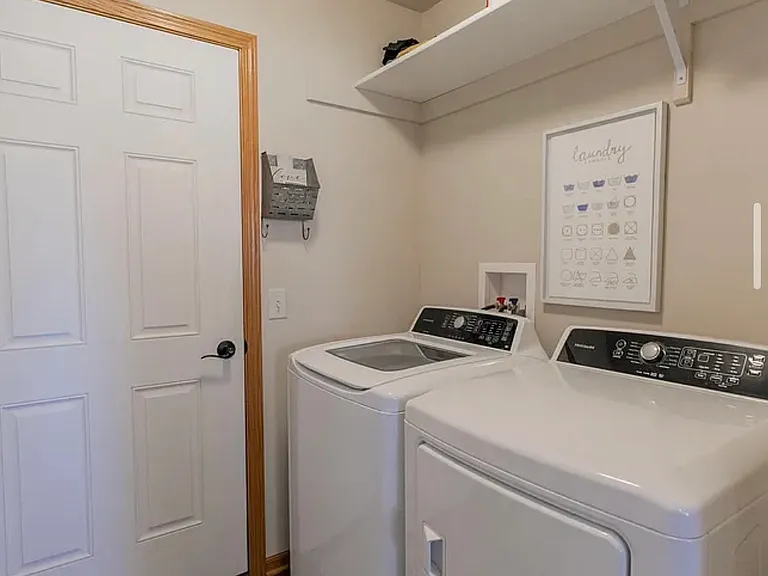 8767 Ridge Hollow Dr — Photo 6