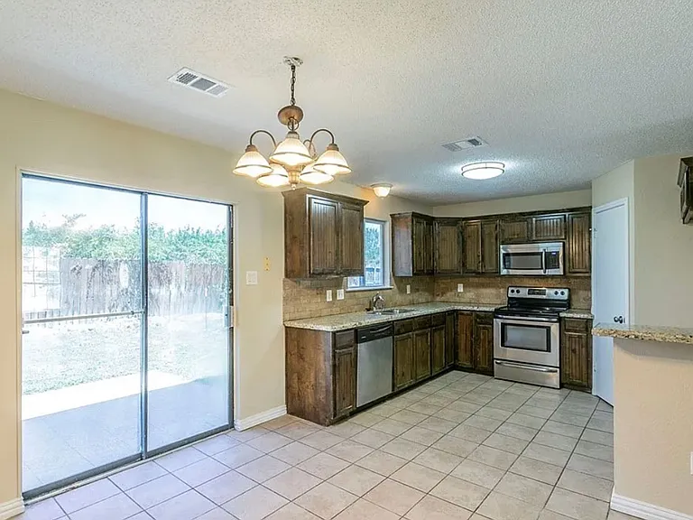 802 Antelope Trl — Photo 4