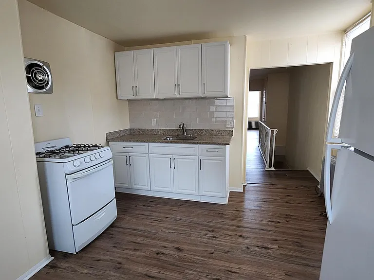 1325 McKean St #2 — Photo 6