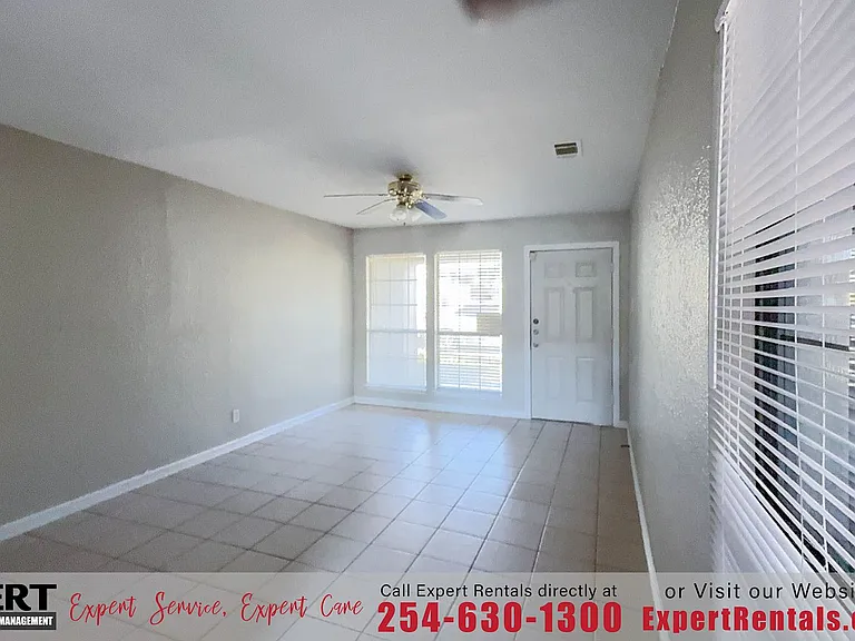 909 Wells St — Photo 4