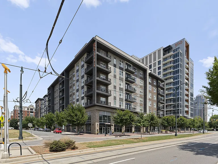 500 West Trade — Photo 25