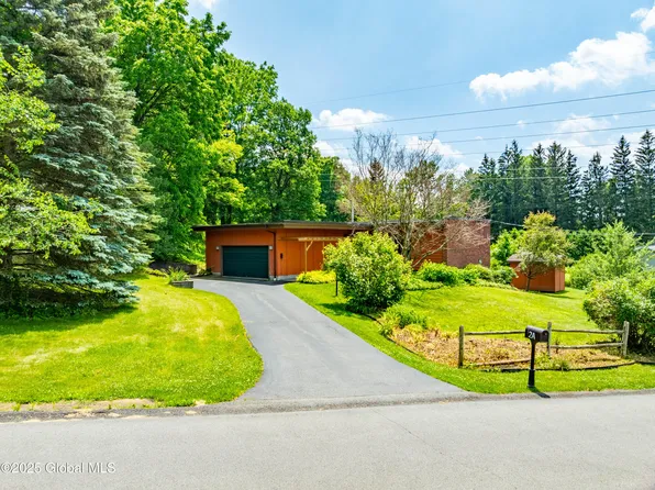 2A Lacy Lane, Loudonville, NY 12211