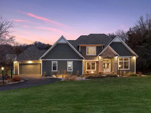 312 Saint Annes Pkwy, Hudson, WI 54016