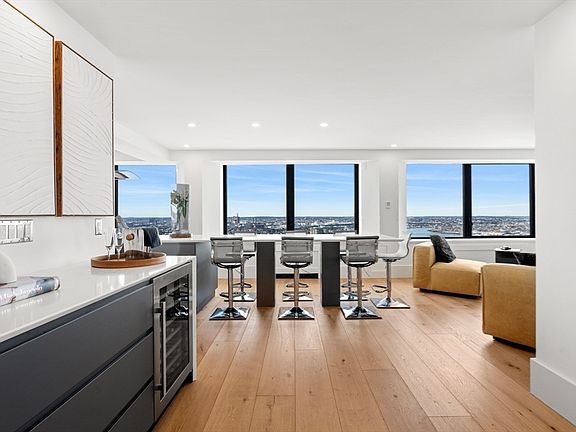 3rd image of 85 E India Row