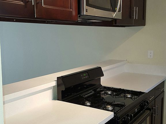 4th image of 617 E 97th St APT 305