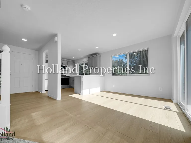 9059 SW Sagert St — Photo 5