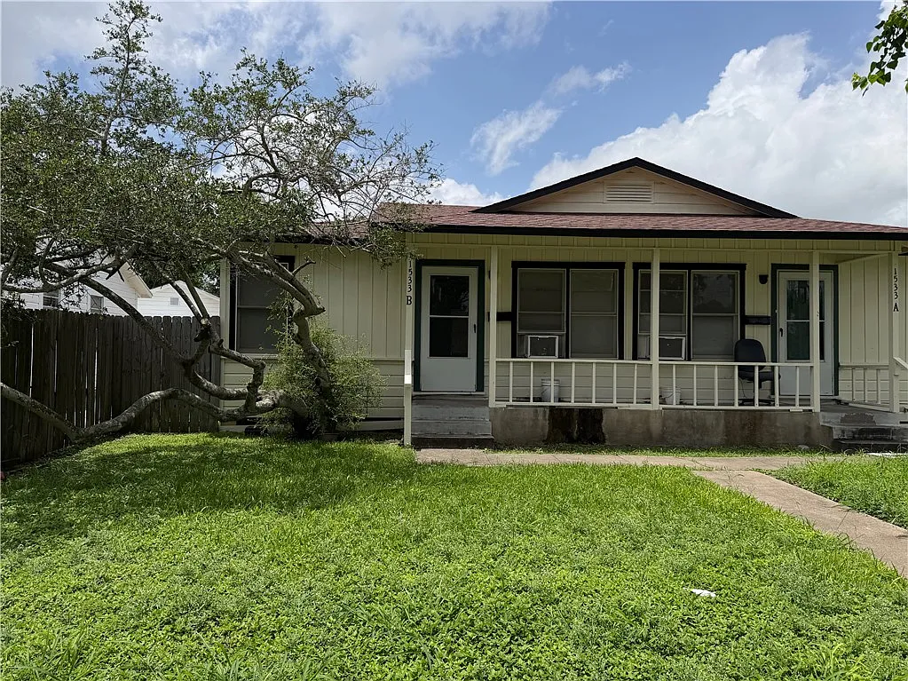 2 bed, 1.0 bath, 799 sqft, $995 — Photo 1