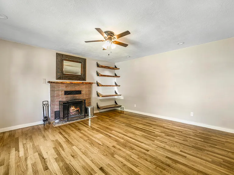 1913 Colorado Ave — Photo 38