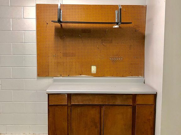 Garage built in work station 