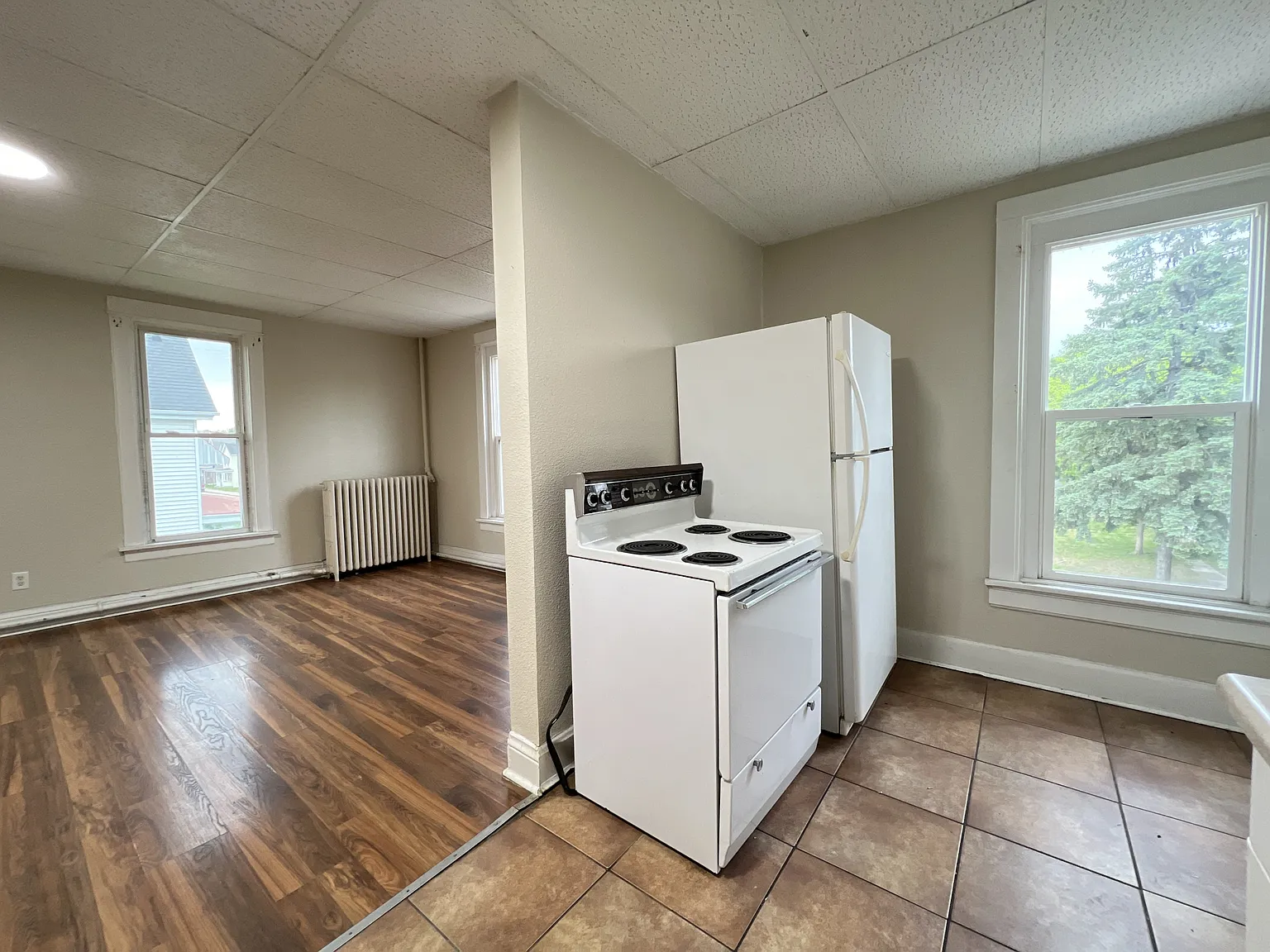 1008 Rhomberg Avenue - 1010 — Photo 2