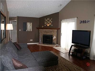 4th image of 9429 Charter Dr