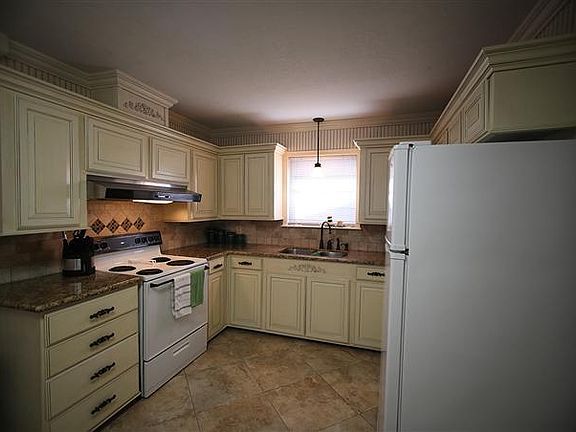 2nd image of 579 Blanton Pl