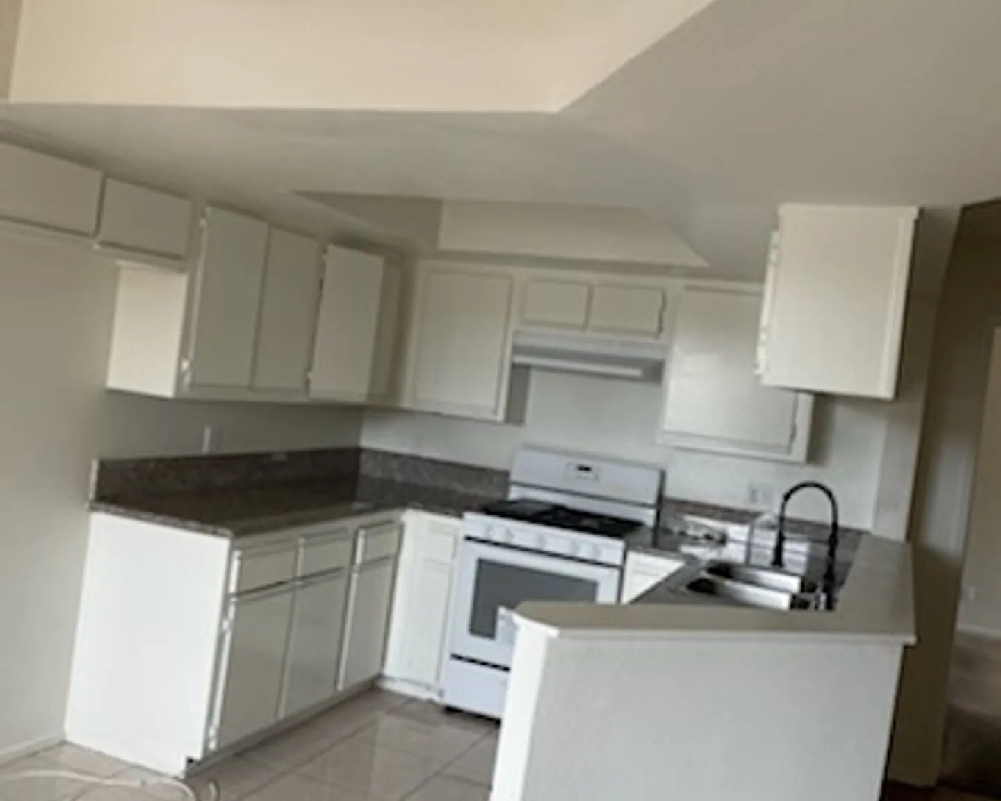 061 - Orange Grove Apartments — Photo 3