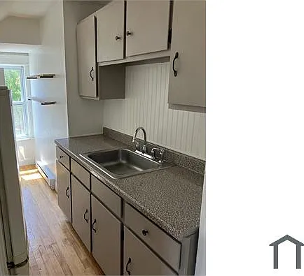 1060 Pleasant St #3 — Photo 8