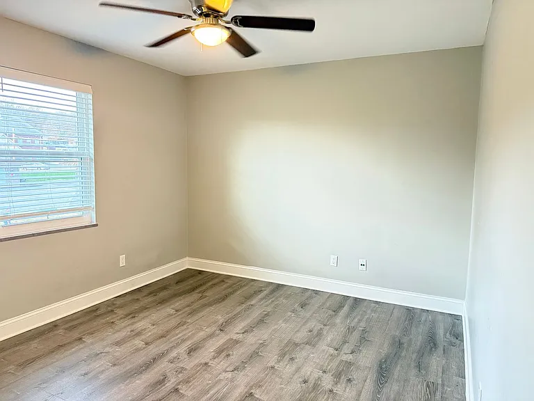 10410 Lovell Center Dr — Photo 22