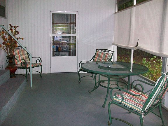 3rd image of 194 Windsor Dr