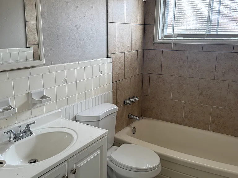 1217 Baron Ave — Photo 4