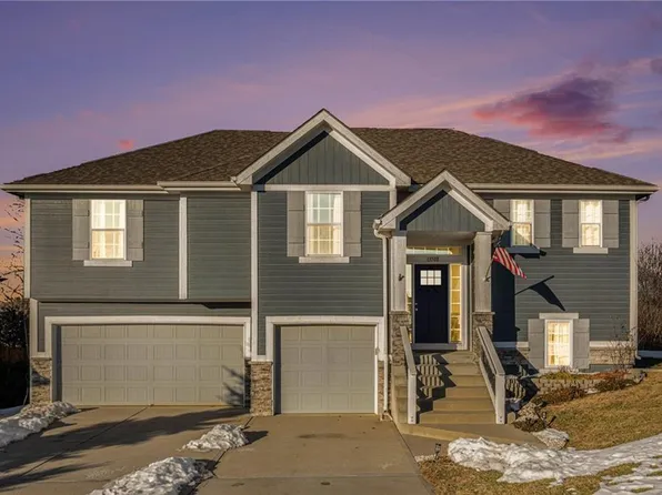 13508 Leathas Ct, Smithville, MO 64089
