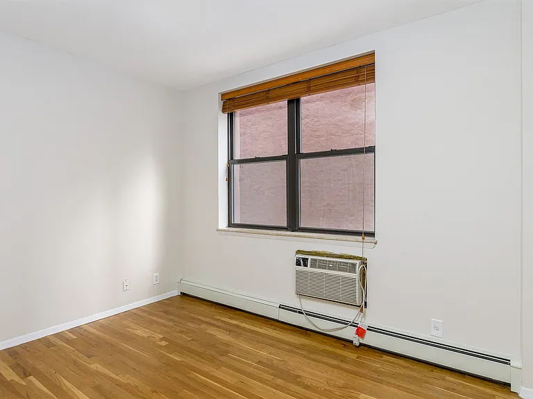 542 Henry St #1A — Photo 6