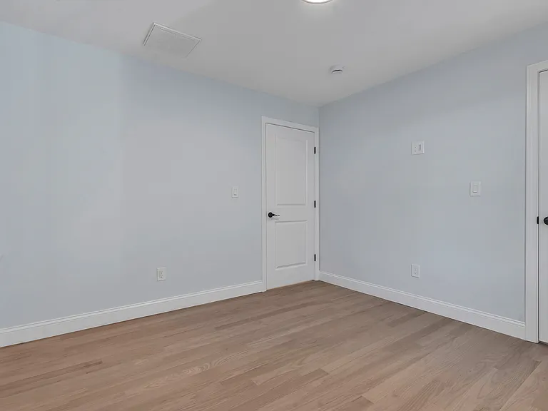8 Anthony Ave #1 — Photo 13