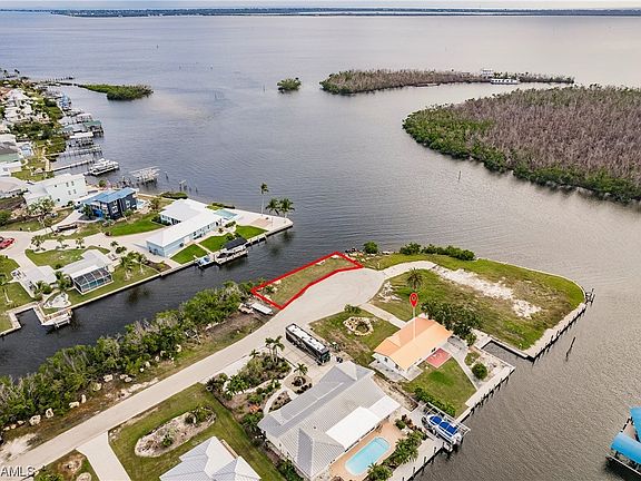 3rd image of 2201 Sanibel Blvd