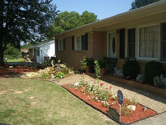 3rd image of 609 E Iowa Ave