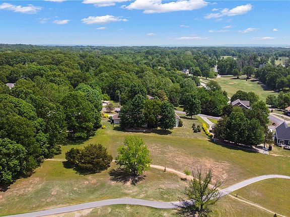 5th image of 9 Jarrod Dr