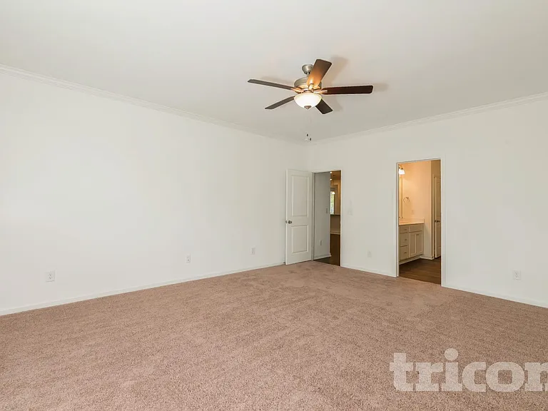 150 Everett Sq — Photo 11