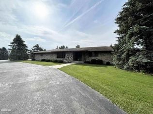 209 E Countryside Dr, Shannon, IL 61078