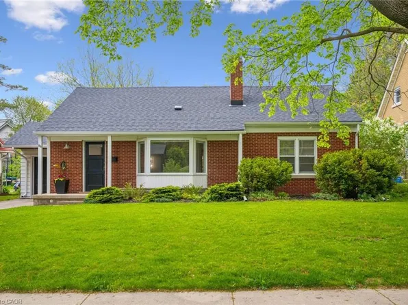 186 Forsyth Dr, Waterloo, ON N2L 1A2