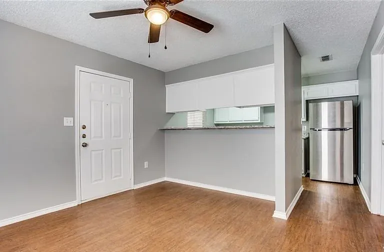 1005 N Austin St #3 — Photo 2