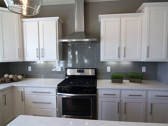 4th image of 890 Grouse Ln