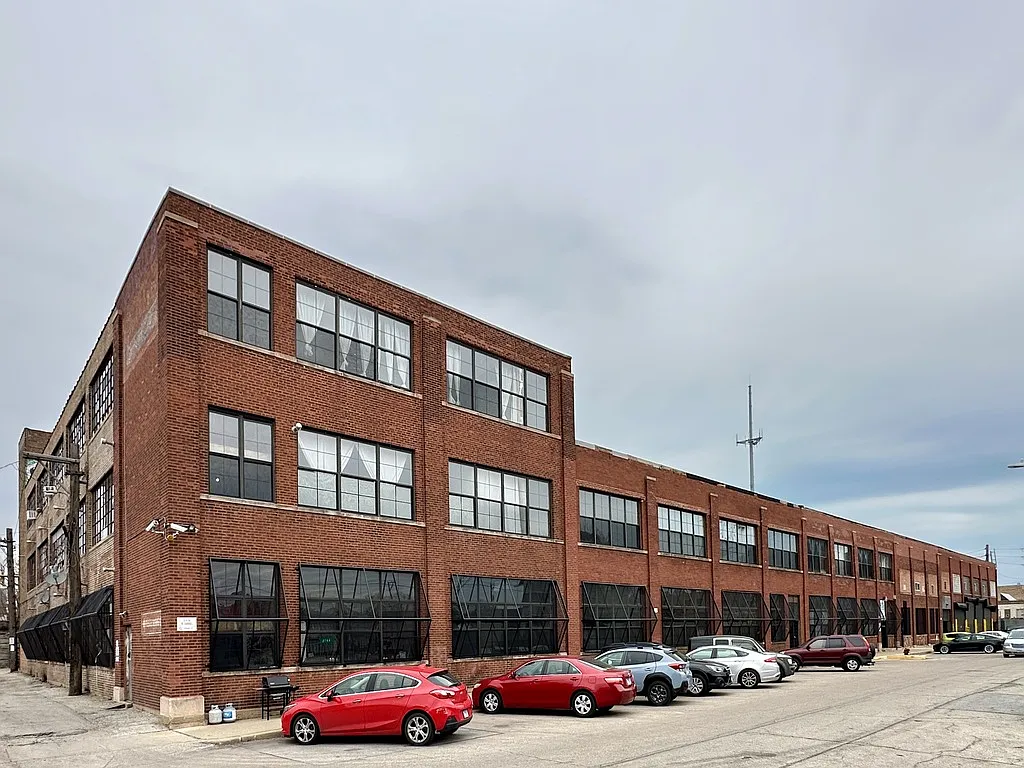 Cool 2 Bed, 1 Bath at Carroll + Kedzie (East Garfield Park) — Photo 1