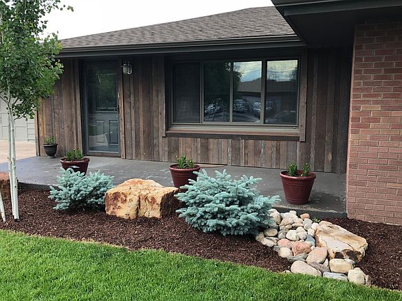 Great front patio and entry