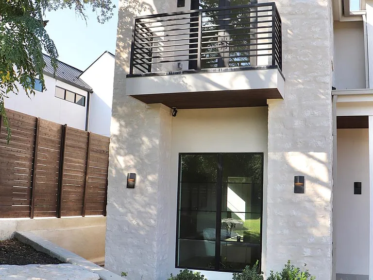 6102 Forest Hills Dr — Photo 3